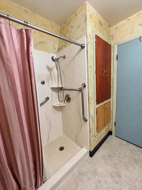 Bath - 402 S Stanolind Ave, Rangely, CO 81648 photo 2 of 4