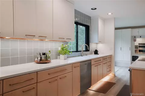 Kitchen - 1709 Red Hawk Rd, Silverthorne, CO 80498 photo 4 of 5