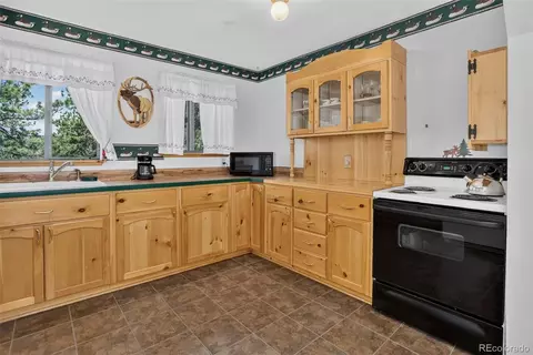 Kitchen - 211 Calle De Lujan, Shawnee, CO 80475 photo 1 of 2