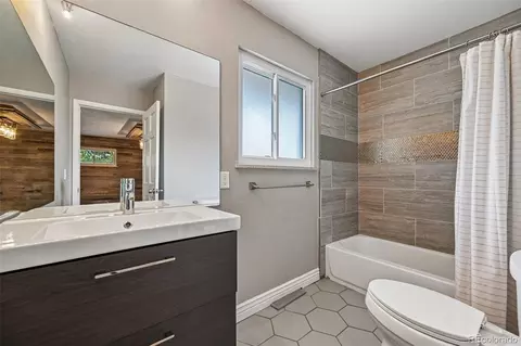 Bath - 8705 E Radcliff Ave, Denver, CO 80237 photo 3 of 4