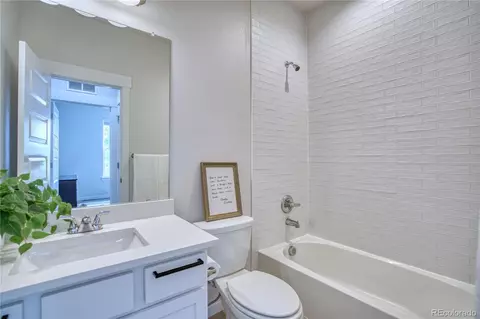 Bath - 848 Lowrey Ln, Berthoud, CO 80513 photo 3 of 4