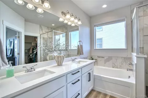 Bath - 848 Lowrey Ln, Berthoud, CO 80513 photo 1 of 4