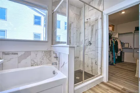 Bath - 848 Lowrey Ln, Berthoud, CO 80513 photo 2 of 4