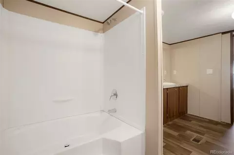 Bath - 1104 Macdavidson Cir, Dacono, CO 80514 photo 2 of 4
