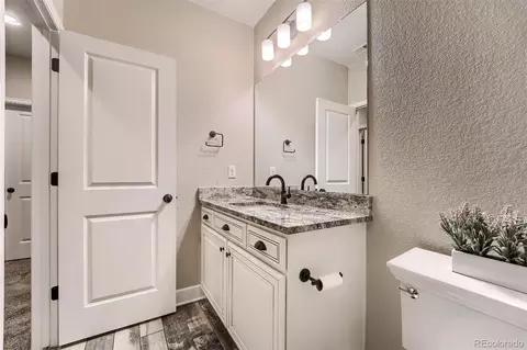 Bath - 12608 Eagle River Rd, Longmont, CO 80504 photo 5 of 7