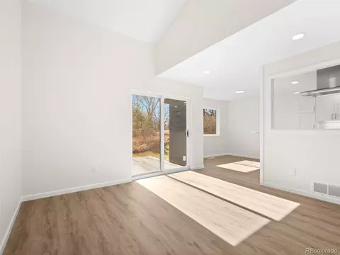 Living - 4258 Corriente Pl, Boulder, CO 80301 photo 2 of 3
