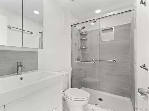 Bath - 4258 Corriente Pl, Boulder, CO 80301 photo 1 of 3