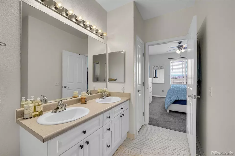 Bath - 9538 W San Juan Cir #104, Littleton, CO 80128 photo 2 of 5
