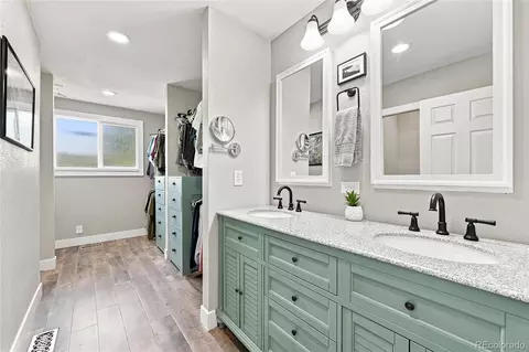 Bath - 2130 Hoyt Dr, Thornton, CO 80229 photo 2 of 3