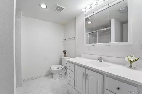 Bath - 11391 E Amherst Ct, Aurora, CO 80014 photo 3 of 3
