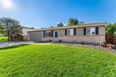 3082 S Laredo Cir, Aurora, CO 80013