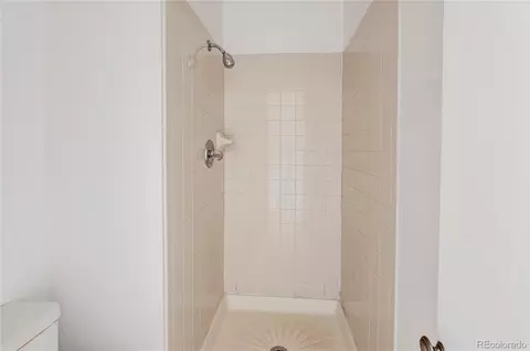 Bath - 3065 30th St #1B, Boulder, CO 80301 photo 3 of 3