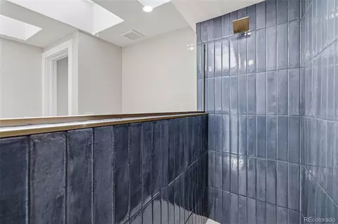 Bath - 6536 S Kit Carson St, Centennial, CO 80121 photo 2 of 4