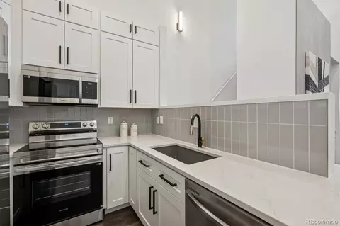 Kitchen - 18241 E Flora Pl #C, Aurora, CO 80013 photo 7 of 9