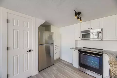 Kitchen - 8500 E Jefferson Ave #16B, Denver, CO 80237 photo 2 of 2