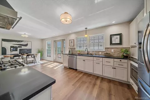 Kitchen - 7517 E Jamison Dr, Centennial, CO 80112 photo 3 of 4