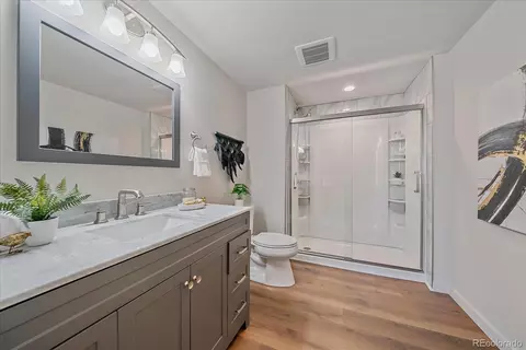 Bath - 7517 E Jamison Dr, Centennial, CO 80112 photo 2 of 3