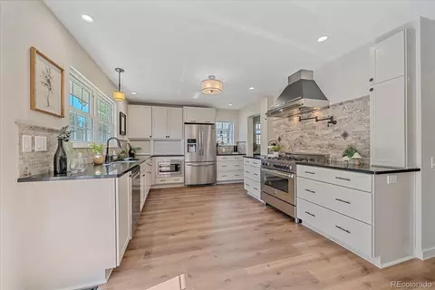 Kitchen - 7517 E Jamison Dr, Centennial, CO 80112 photo 2 of 4