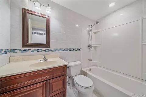 Bath - 7517 E Jamison Dr, Centennial, CO 80112 photo 3 of 3