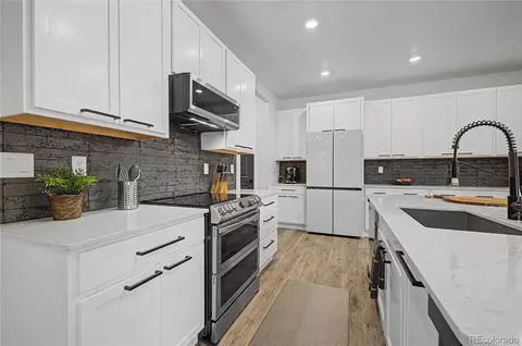 Kitchen - 28372 E 7th Ave, Watkins, CO 80137 photo 5 of 6