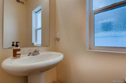 5565 Killarney St, Denver, CO 80249 photo 14