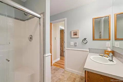 Bath - 149 Rockledge Cir, Lyons, CO 80540 photo 3 of 4