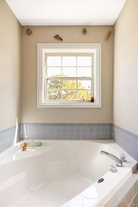 Bath - 149 Rockledge Cir, Lyons, CO 80540 photo 2 of 4