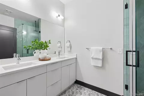 Bath - 3855 E Cedar Ave, Denver, CO 80209 photo 4 of 5