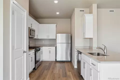 Kitchen - 48215 Shetland Dr, Bennett, CO 80102 photo 2 of 3
