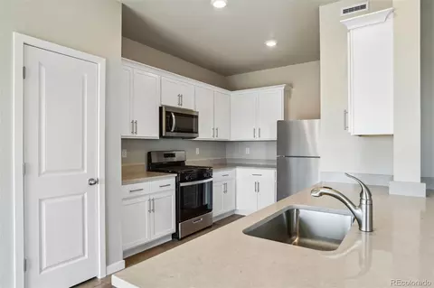 Kitchen - 48215 Shetland Dr, Bennett, CO 80102 photo 3 of 3