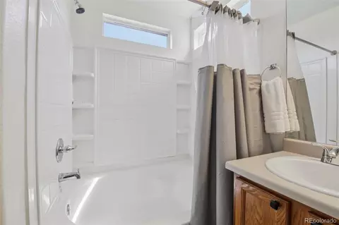Bath - 14883 E Maple Pl, Aurora, CO 80012 photo 3 of 4