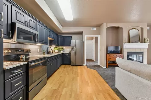 Kitchen - 22920 E Roxbury Dr #E, Aurora, CO 80016 photo 5 of 6