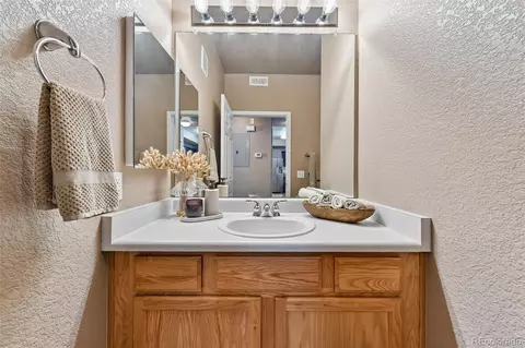 Bath - 22920 E Roxbury Dr #E, Aurora, CO 80016 photo 1 of 4
