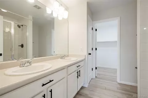 Bath - 16249 Elk Dr, Denver, CO 80239 photo 5 of 7
