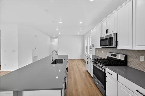 Kitchen - 28405 E 4th Ave, Watkins, CO 80137 photo 4 of 4