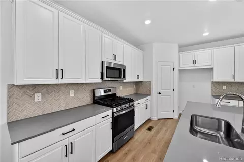 Kitchen - 28405 E 4th Ave, Watkins, CO 80137 photo 3 of 4