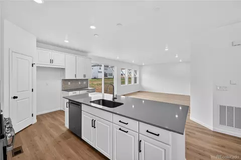 Kitchen - 28405 E 4th Ave, Watkins, CO 80137 photo 2 of 4