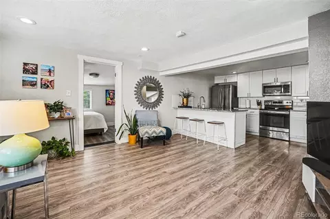 624 Stuart St, Denver, CO 80204