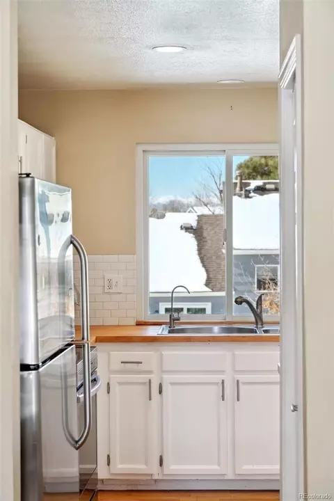 Kitchen - 5849 S Perth Pl, Centennial, CO 80015 photo 8 of 9