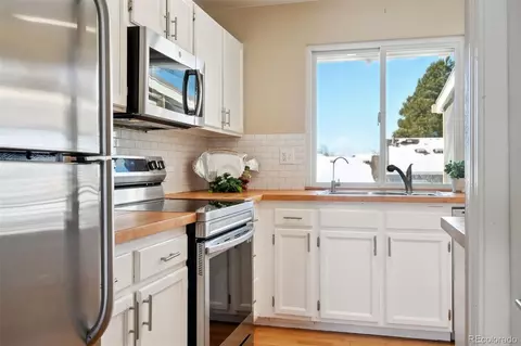 Kitchen - 5849 S Perth Pl, Centennial, CO 80015 photo 7 of 9