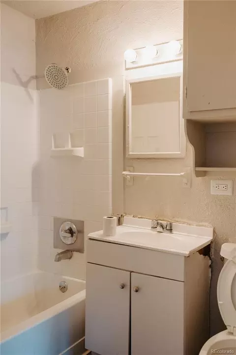5 Stuart St, Denver, CO 80219 photo 6
