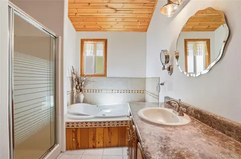 Bath - 2772 Riverside Dr, Lyons, CO 80540 photo 2 of 3