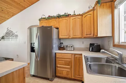 Kitchen - 2772 Riverside Dr, Lyons, CO 80540 photo 3 of 4