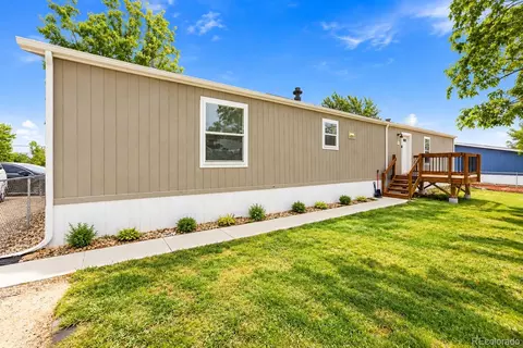 215 Palmer Ave, Bennett, CO 80102 photo 4