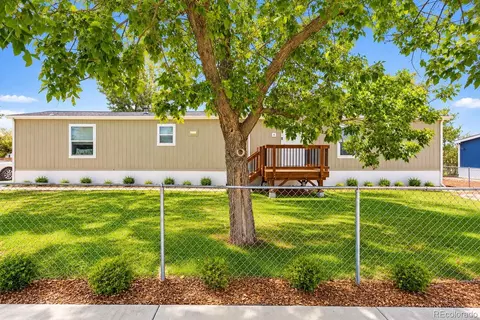 215 Palmer Ave, Bennett, CO 80102 photo 2