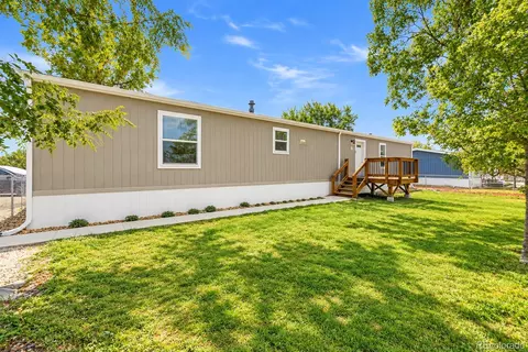 215 Palmer Ave, Bennett, CO 80102 photo 3