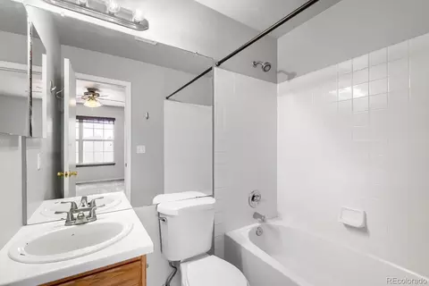 Bath - 12008 E Hoye Dr, Aurora, CO 80012 photo 4 of 5