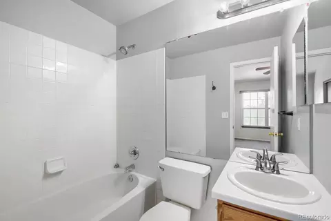 Bath - 12008 E Hoye Dr, Aurora, CO 80012 photo 2 of 5