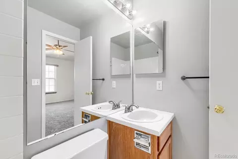 Bath - 12008 E Hoye Dr, Aurora, CO 80012 photo 3 of 5