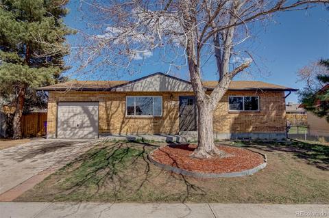 5376 Eagle St, Denver, CO 80239 photo 2